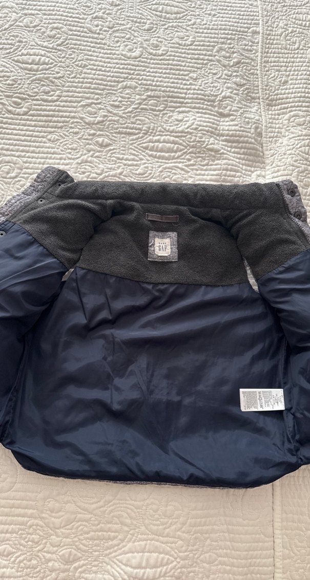 GAP Erkek Çocuk Gri Düğmeli Yelek - Görsel 3