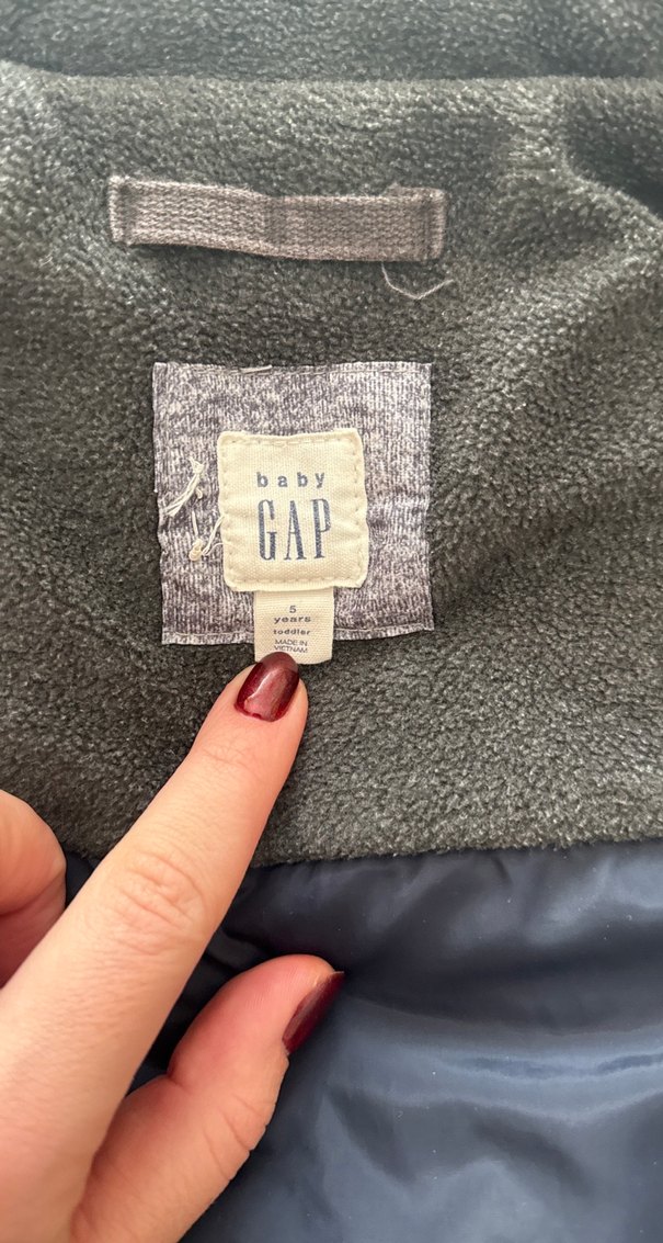 GAP Erkek Çocuk Gri Düğmeli Yelek - Görsel 2