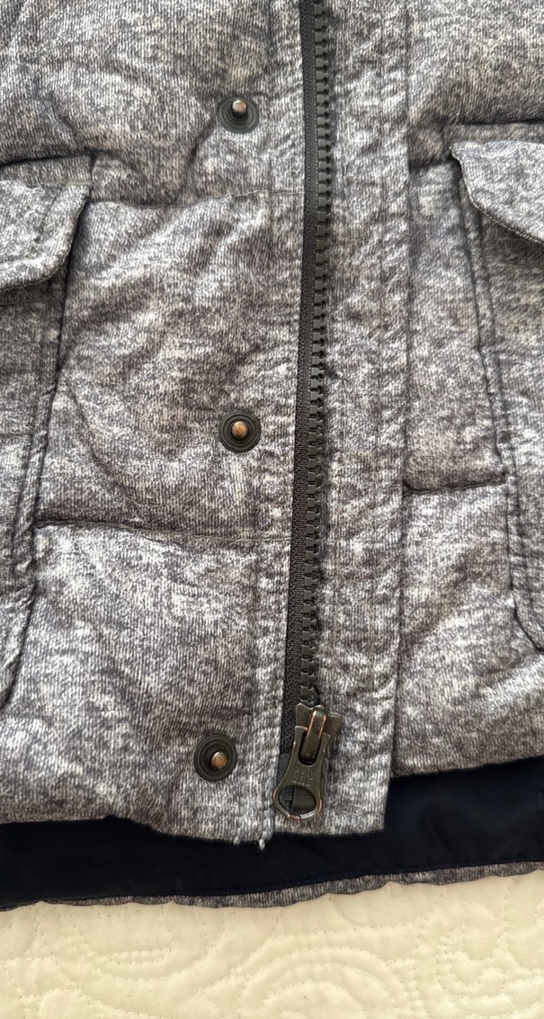 GAP Erkek Çocuk Gri Düğmeli Yelek - Görsel 5