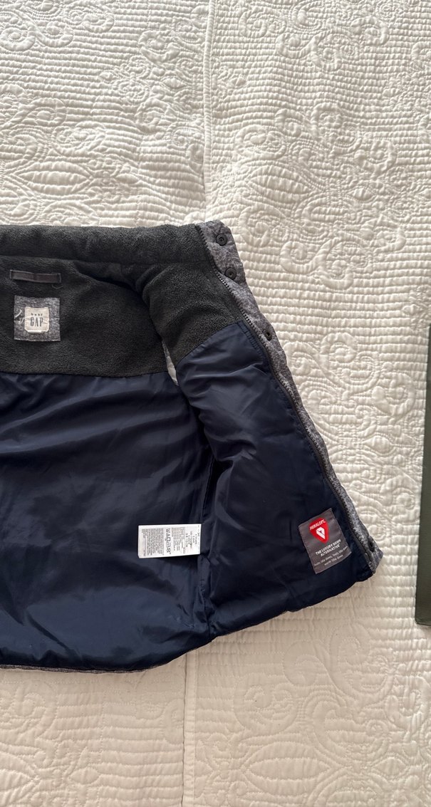 GAP Erkek Çocuk Gri Düğmeli Yelek - Görsel 4