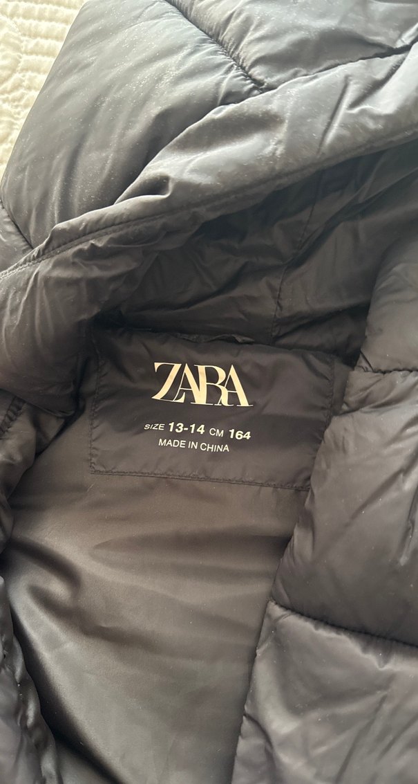 Zara Siyah Kapüşonlu Düğmeli Kadın Yelek - Görsel 2