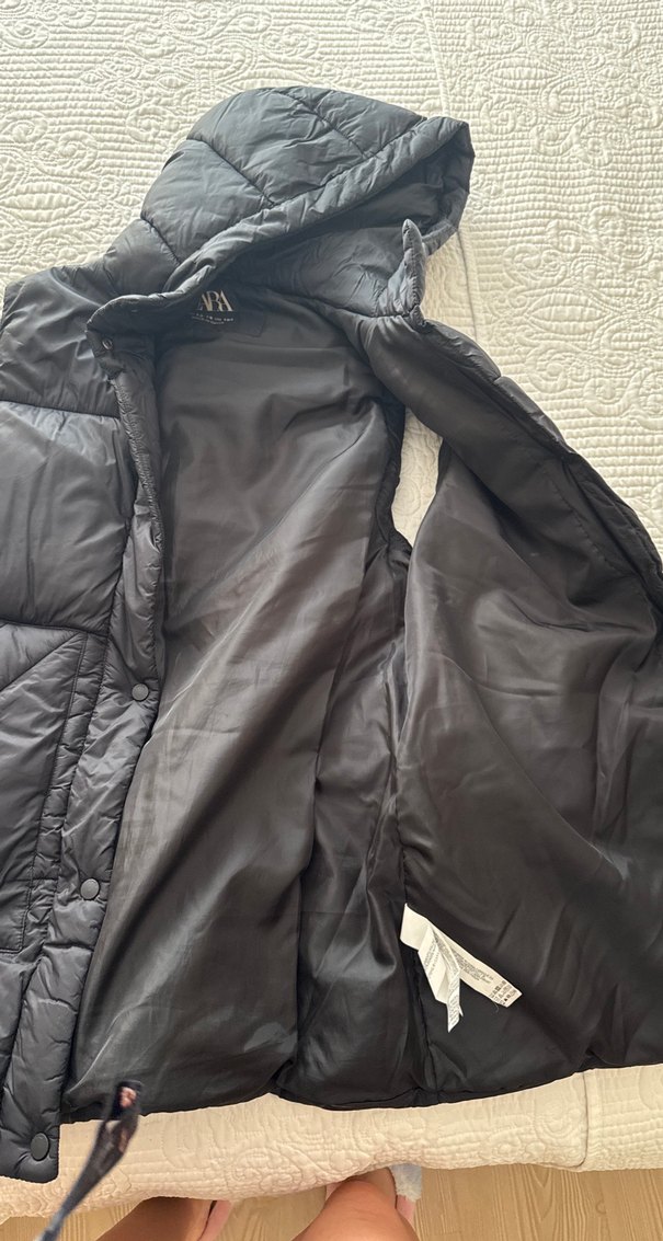 Zara Siyah Kapüşonlu Düğmeli Kadın Yelek - Görsel 3