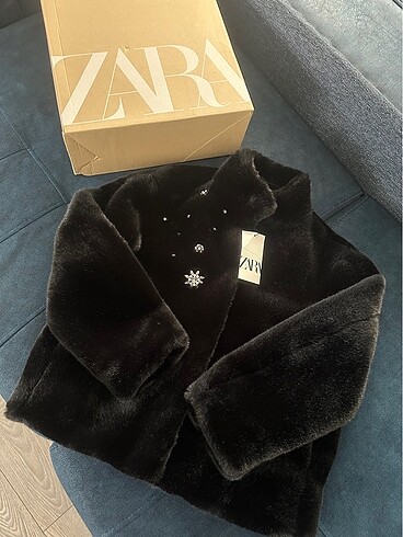 Zara Mücevher Taşlı Suni Kürk