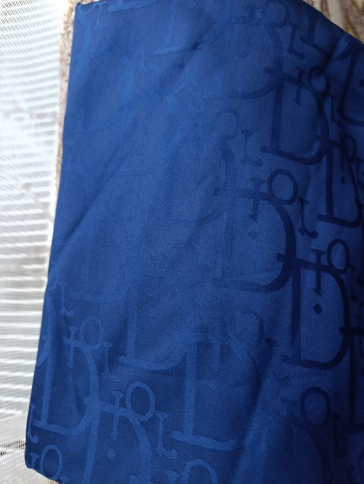 Monogram Desenli İnce Mavi Kumaş — görsel 2/4