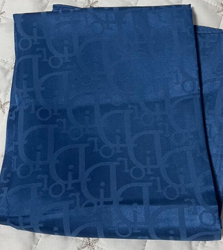 Monogram Desenli İnce Mavi Kumaş — görsel 4/4