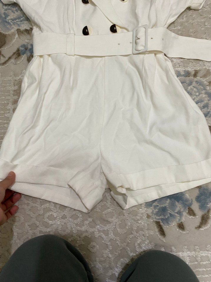 Düğmeli Kemerli Kısa Beyaz Kadın Tulum - Görsel 2