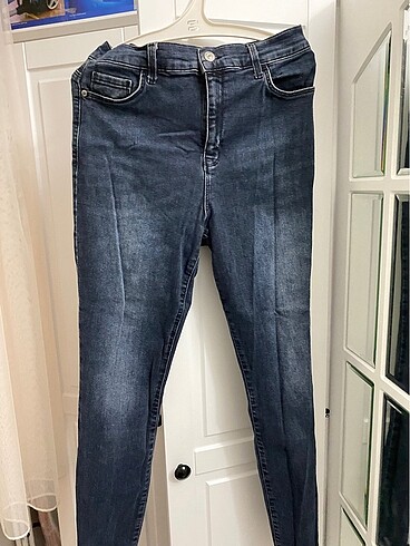 Koyu mavi jean