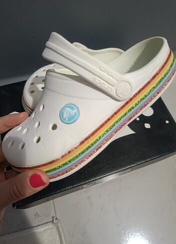 Crocs gökkuşağı serisi