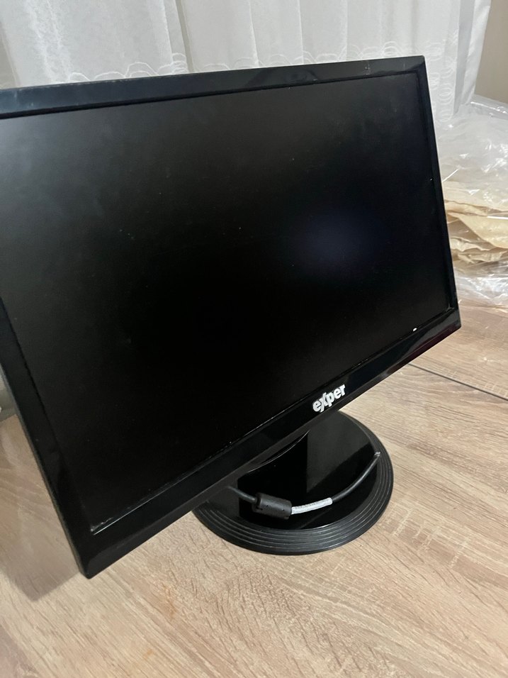 Siyah Ekranlı Monitör - Görsel 3