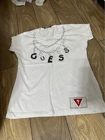 guess tshirt