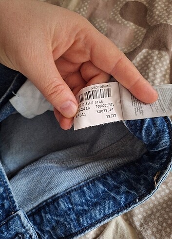 28 Beden mavi Renk Mavi jean