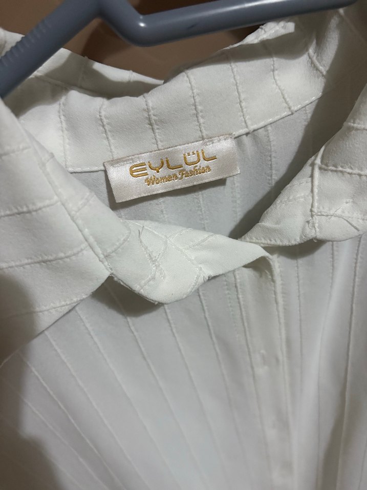 Beyaz gömlek - Görsel 2