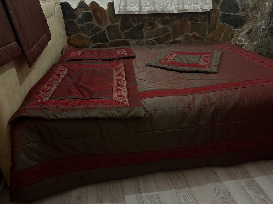 Bordo Nakışlı Yatak Örtüsü Seti - Görsel 5