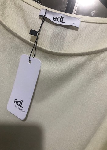 m Beden Adl Kadın Beyaz Saten Bluz, Kayık Yaka, Kısa Kollu