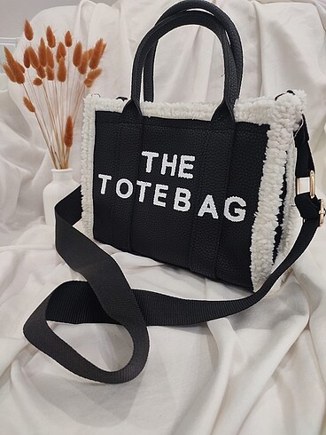 The tote bag çanta