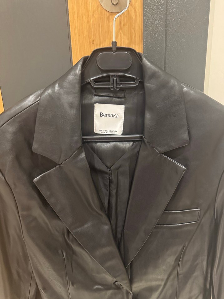 Bershka Siyah Düğmeli Kadın Deri blazer - Görsel 2