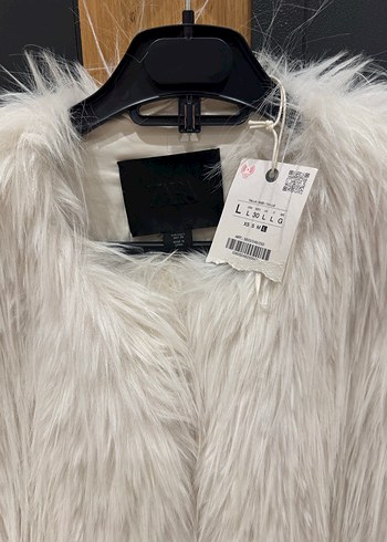 Zara Kadın Beyaz Suni Kürklü Yelek - Görsel 2