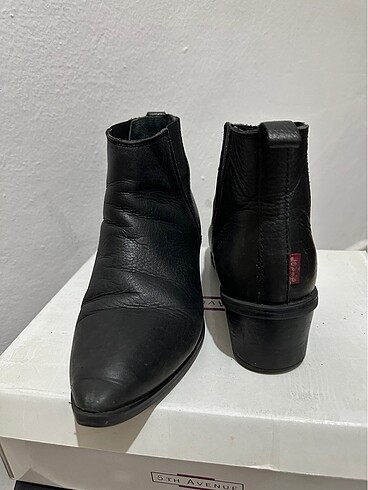 38 Beden siyah Renk Levis 38 numara bot