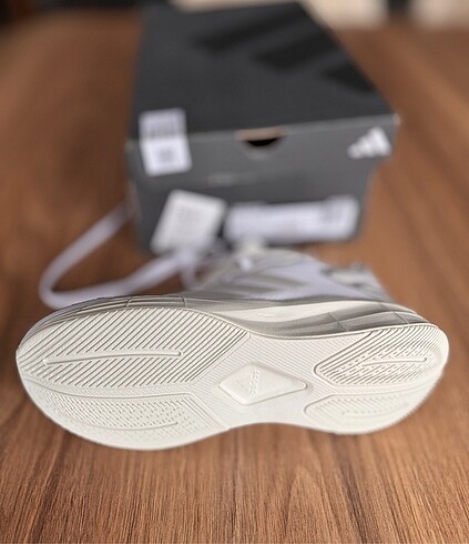 36,5 Beden beyaz Renk Adidas Spor Ayakkabı (orijinal)