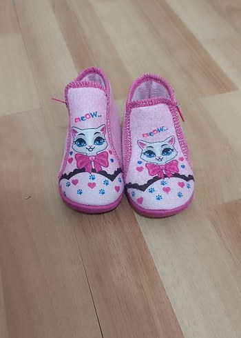 Kız Çocuk Pembe Nakışlı Sıcak Ev Terliği - Görsel 2