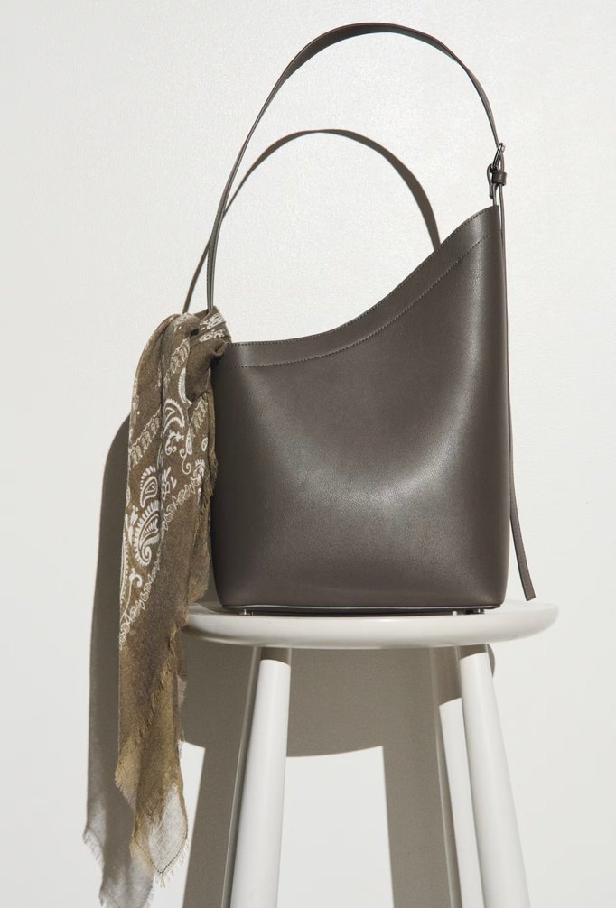 H&M Desenli
Şal 70x70 - Görsel 2