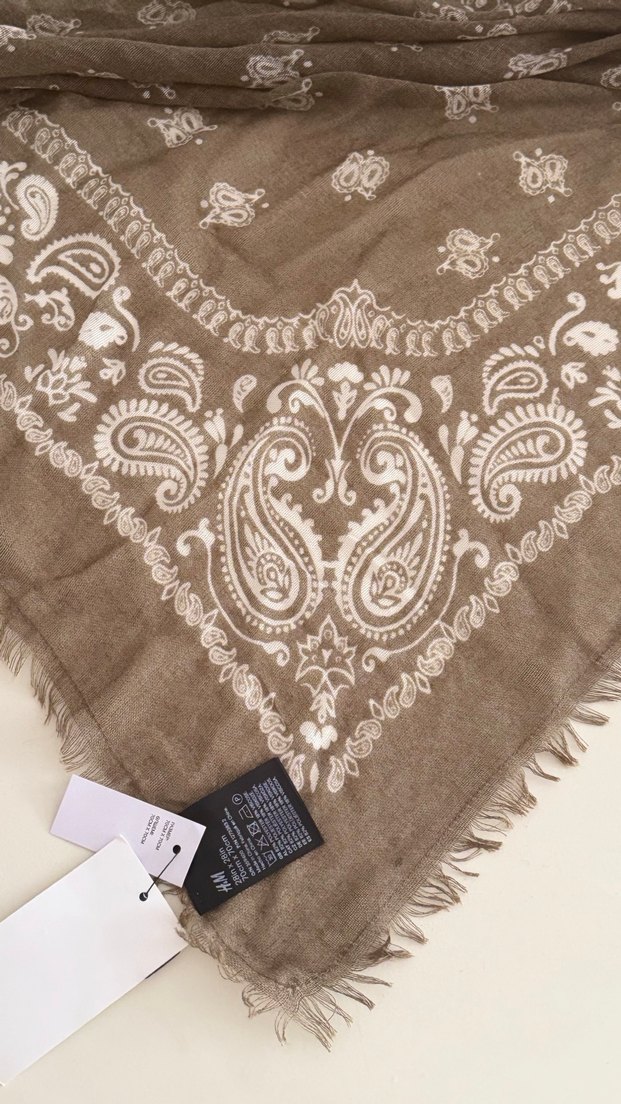 H&M Desenli
Şal 70x70 - Görsel 4