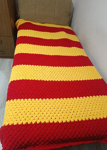 42 Beden Kırmızı ve Sarı Çizgili Battaniye