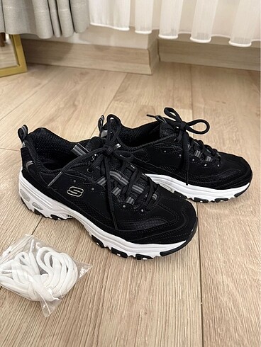 SKECHERS D?LİTES