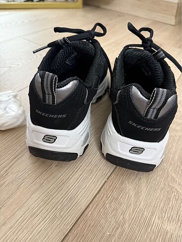 36 Beden siyah Renk SKECHERS D?LİTES