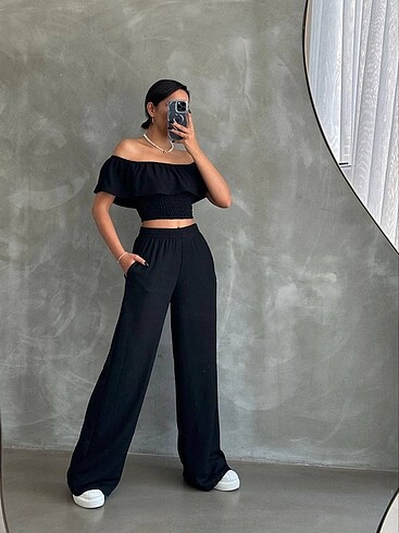 Diğer MADONNA YAKA CROP VE PANTOLONLU TAKIM????????