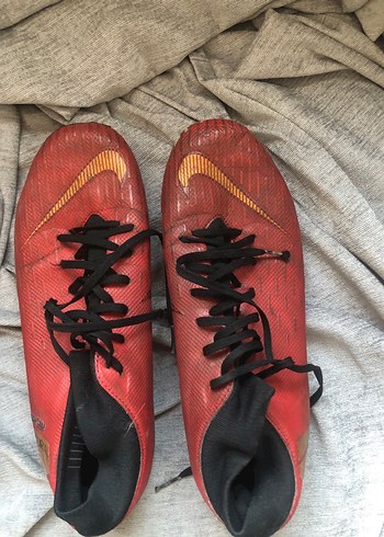 Kırmızı Erkek Futbol Ayakkabısı Velcro Detaylı