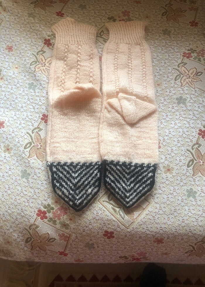 Motifli yün  çorap,  satılık  el  örgüsü. - Görsel 3
