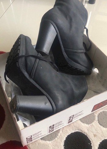 Kadın Siyah Süet Stiletto Topuklu Bot - Görsel 2