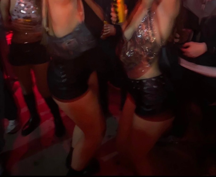 Zımbalı Siyah Deri Kadın Şort - Görsel 4