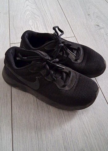 Siyah Erkek Çocuk Spor Ayakkabısı Nike