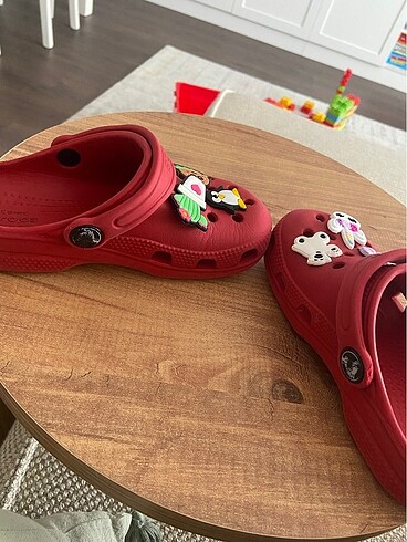 26 Beden kırmızı Renk Crocs