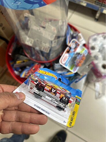 Hotwheels oyuncak araba