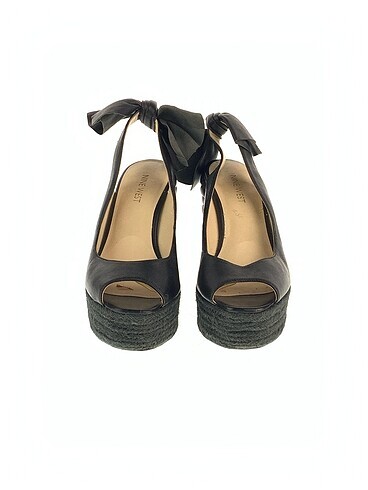 36,5 Beden Nine West Dolgu Topuk %70 İndirimli.