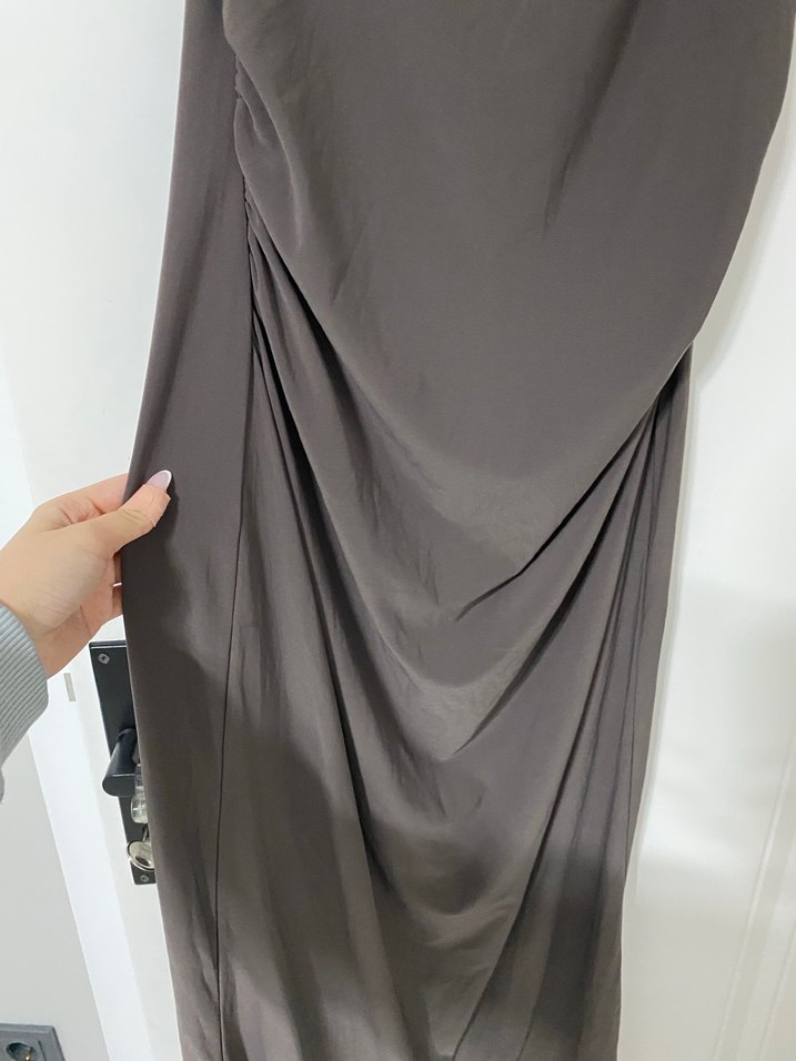 Gri Kolsuz Drapeli Uzun Keten Elbise - Görsel 3