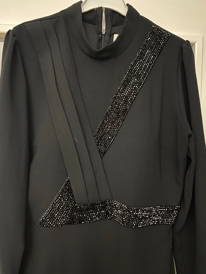 Siyah Uzun Kollu Gotik V Yakalı Elbise - Görsel 3