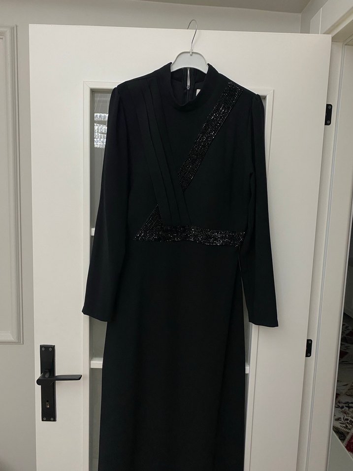 Siyah Uzun Kollu Gotik V Yakalı Elbise - Görsel 2