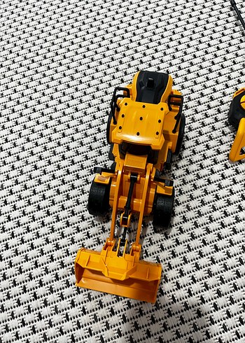 Sarı Kum Kamyonu Uzaktan Kumandalı Oyuncak - Görsel 4