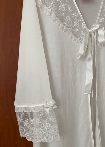 Nakışlı Beyaz Uzun Kollu Kadın Sabahlık - Görsel 5
