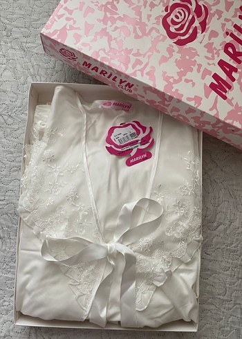 Nakışlı Beyaz Uzun Kollu Kadın Sabahlık - Görsel 8