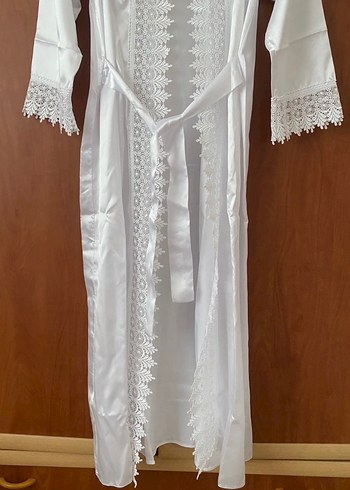 Beyaz Nakışlı Uzun Kadın Sabahlık - Görsel 2