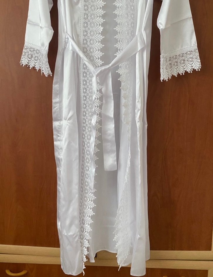 Beyaz Nakışlı Uzun Kadın Sabahlık - Görsel 2