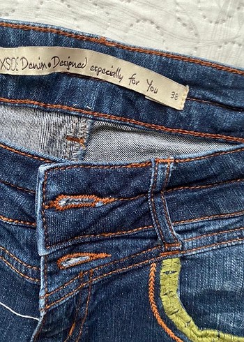 Nakışlı Koyu Renk Mini Kadın Kot Şort - Görsel 3