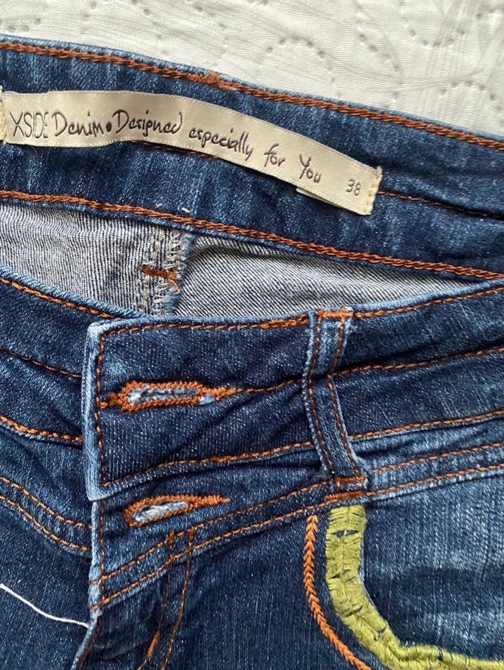 Nakışlı Koyu Renk Mini Kadın Kot Şort - Görsel 3