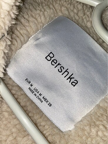 m Beden siyah Renk Bershka Yelek