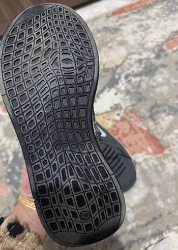 Gri Yılan Desenli Bağcıklı Spor Ayakkabı - Görsel 4